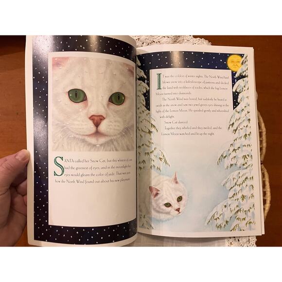 2001 Santa’s Snow Cat by Sue Stainton & Anne Mortimer, Katherine Tegen Books - Picture 2 of 4